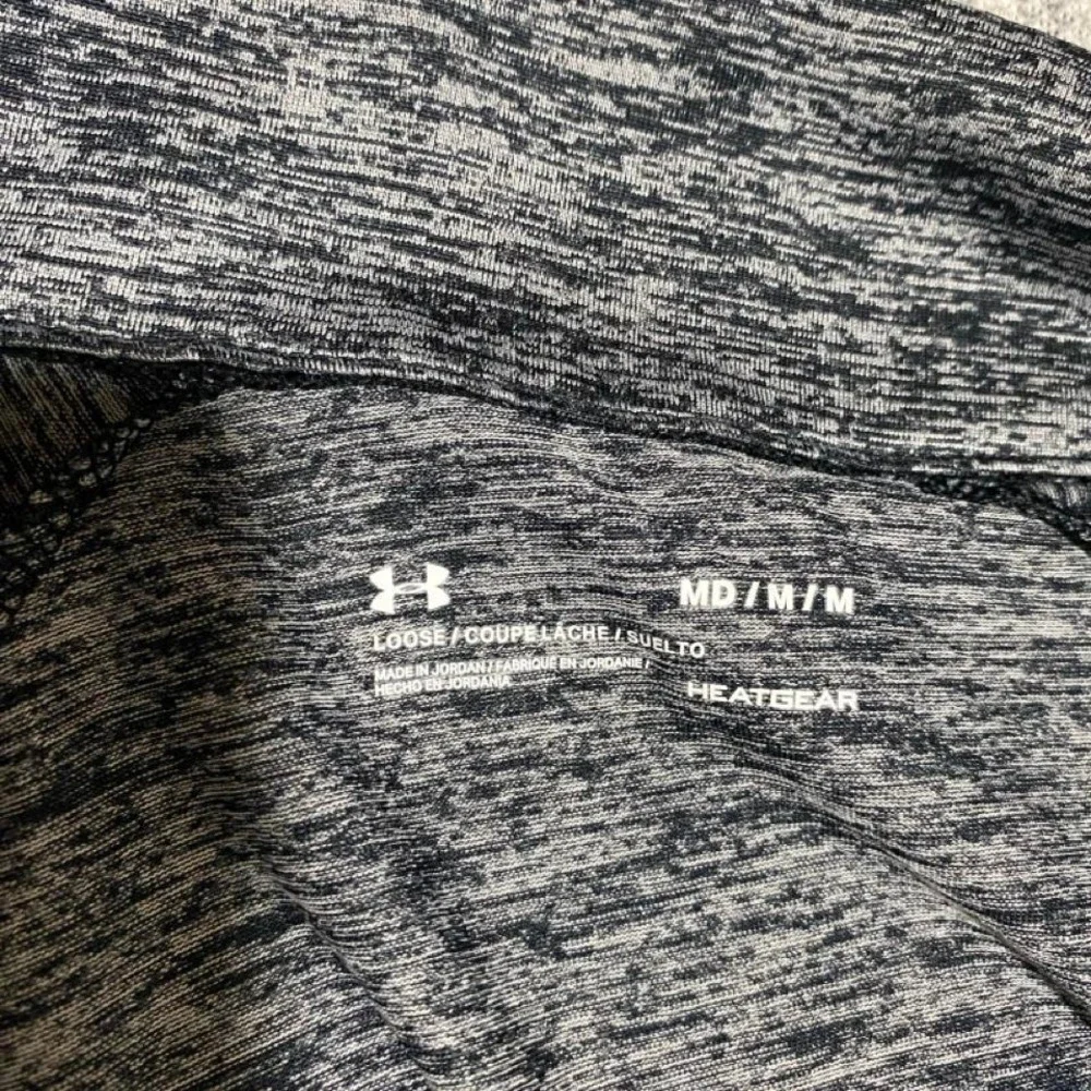 Under Armour loose Heatgear grey long sleeve sweatshirt Size MD. SKU-A583